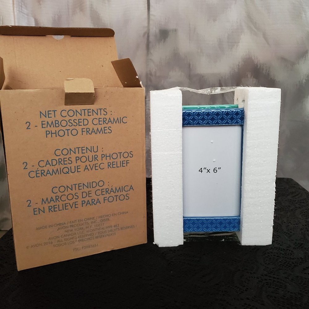 🤩3/$15 NIB Avon set of 2 embossed ceramic frames (2016)